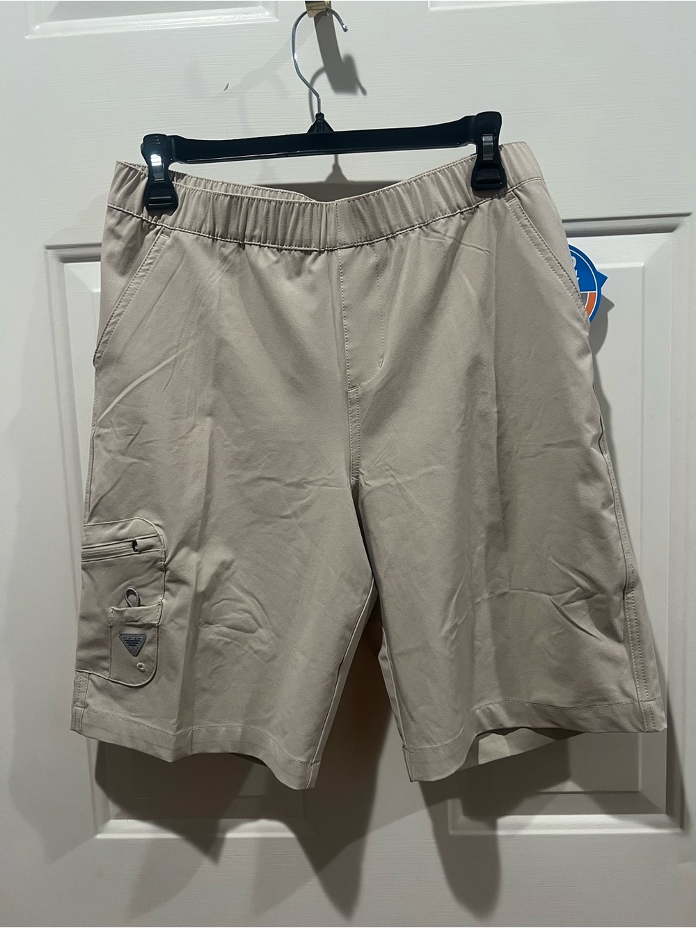 Columbia Men's Beige Elastic Waist Cargo Shorts